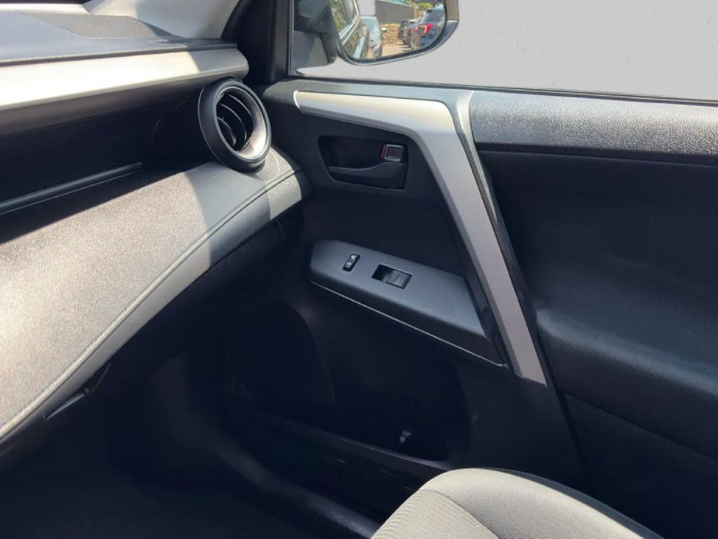 2017 Toyota Rav4 Image 12