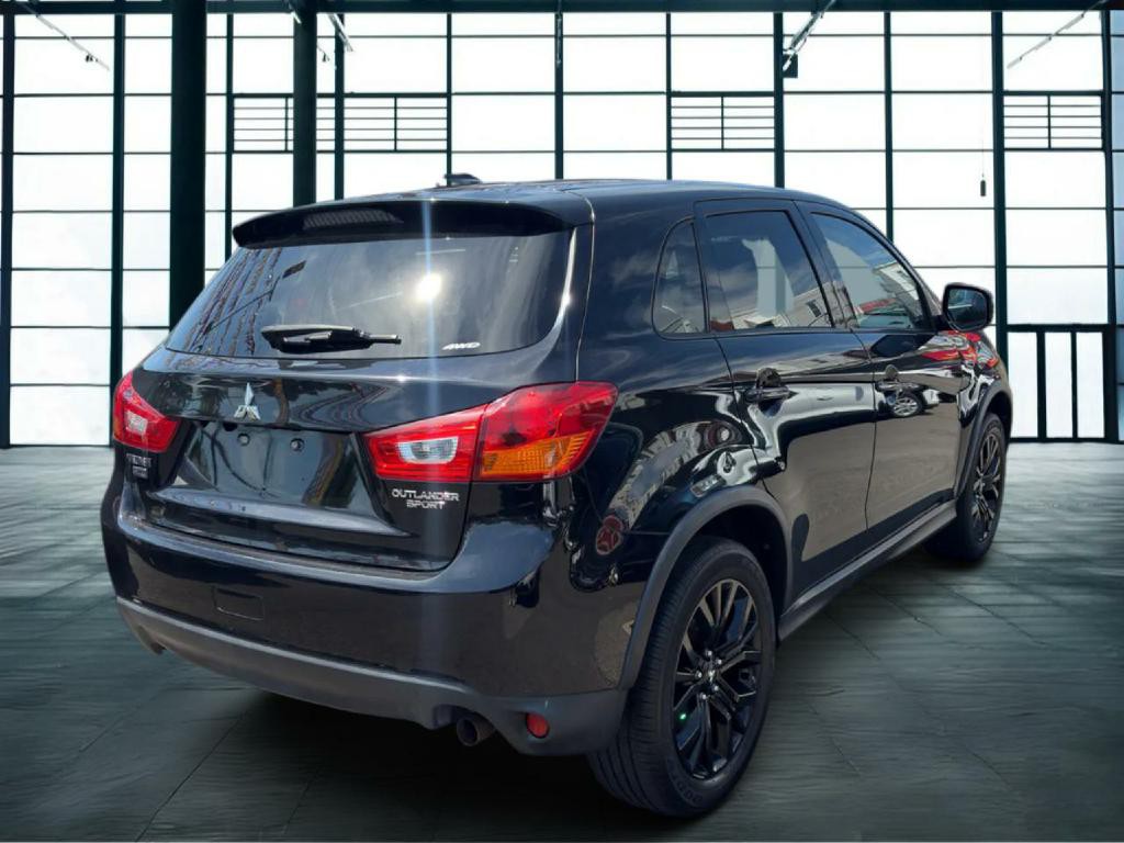 2017 Mitsubishi Outlander Image 2