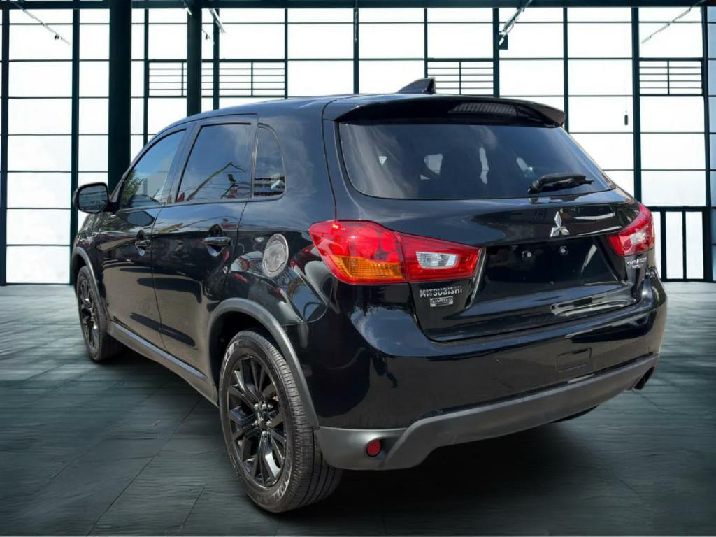 2017 Mitsubishi Outlander Image 4