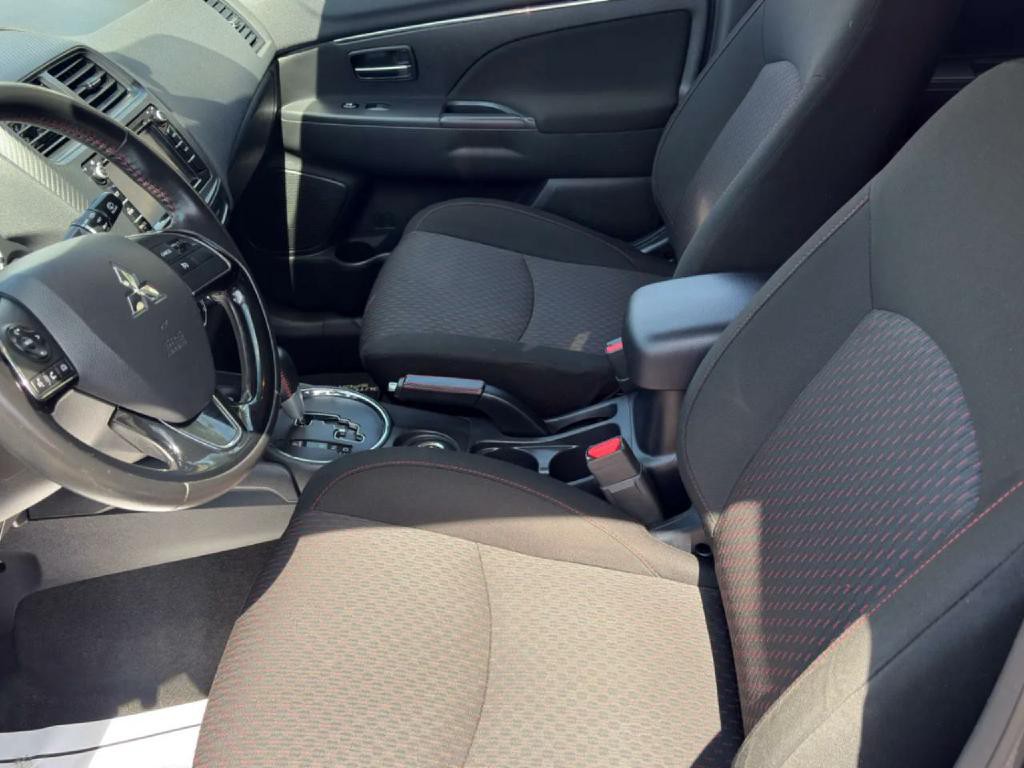 2017 Mitsubishi Outlander Image 6