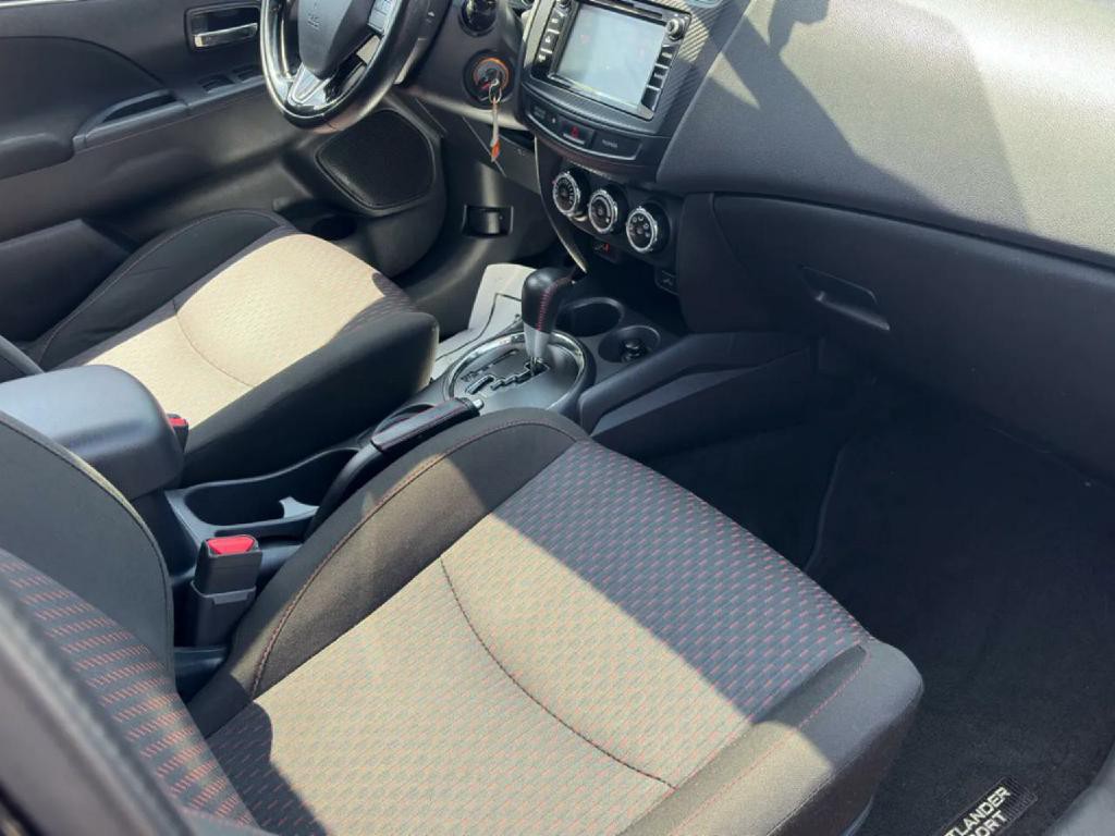 2017 Mitsubishi Outlander Image 15