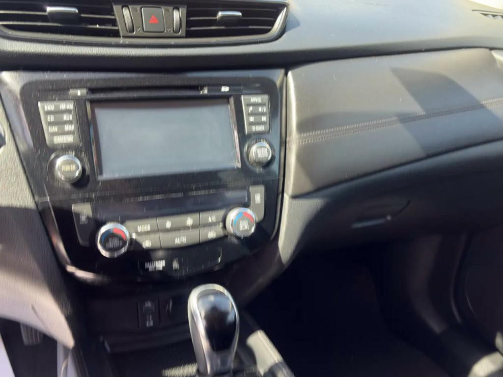 2017 Nissan Rogue Image 8