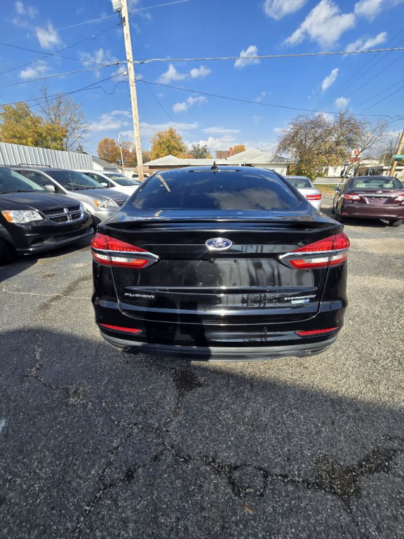 2020 Ford Fusion Image 2