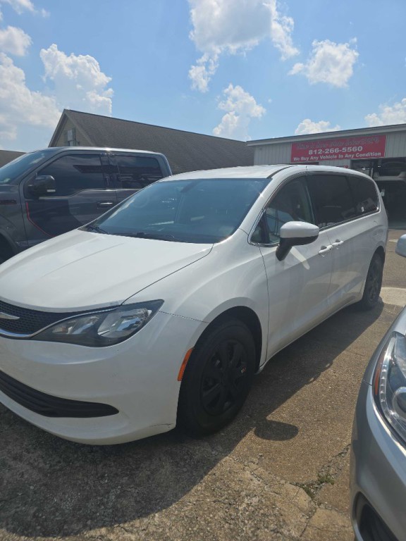 2017 Chrysler Pacifica Image 2