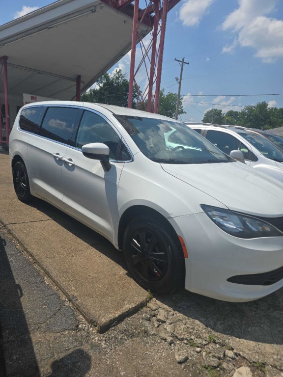 2017 Chrysler Pacifica Image 5