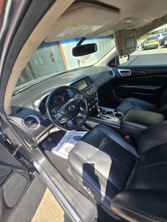 2013 Nissan Pathfinder Image 2