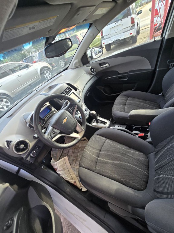2015 Chevrolet Sonic Image 3