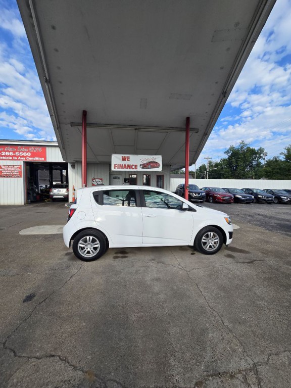 2015 Chevrolet Sonic Image 4
