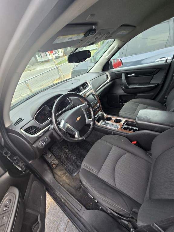 2013 Chevrolet Traverse Image 2