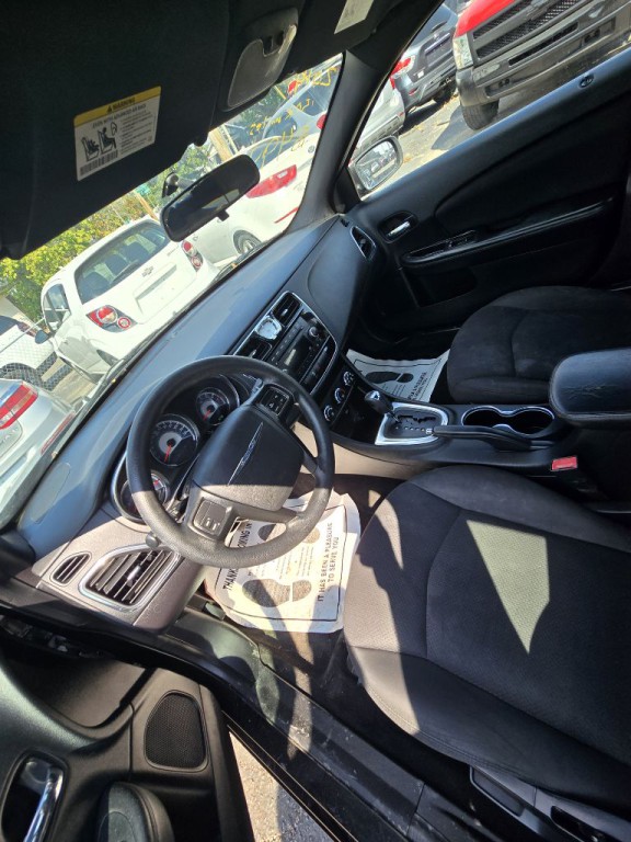 2014 Chrysler 200 Image 5