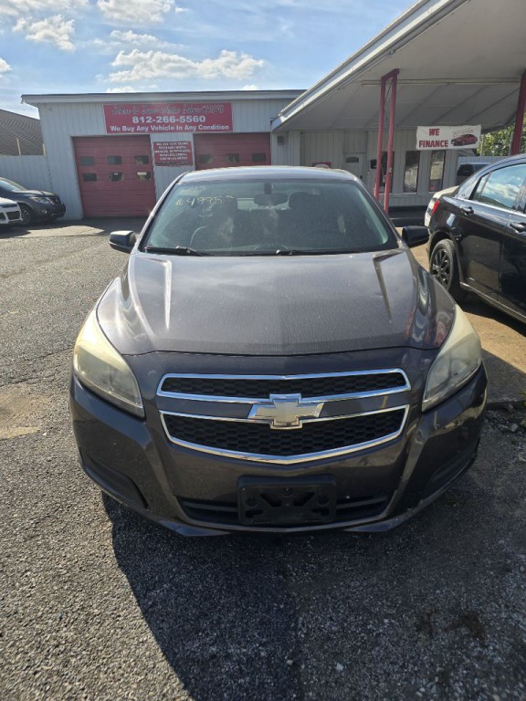 2013 Chevrolet Malibu Image 2