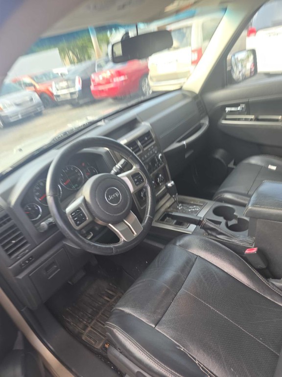 2011 Jeep Liberty Image 2