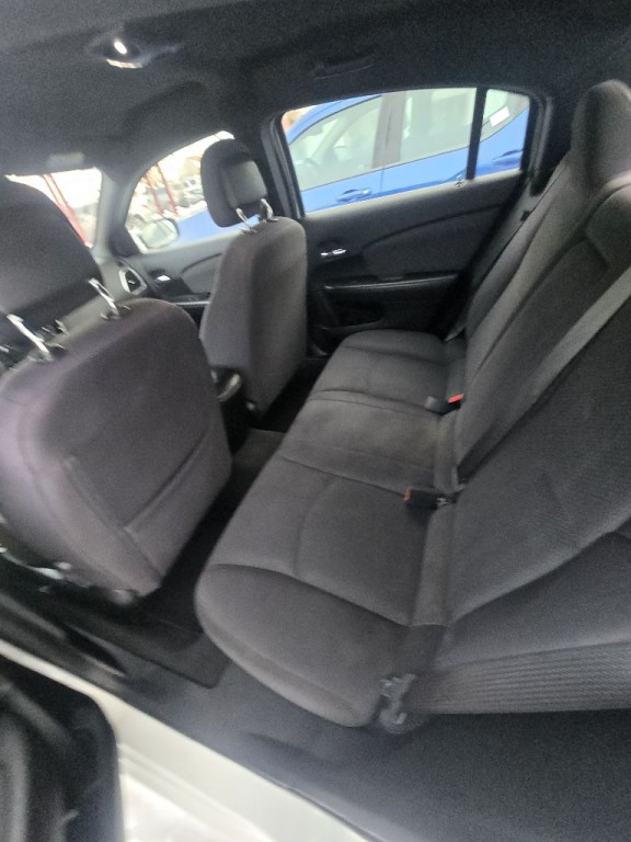 2012 Chrysler 200 Image 3