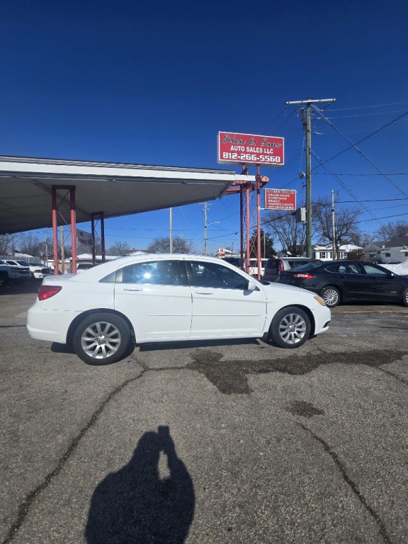 2012 Chrysler 200 Image 6
