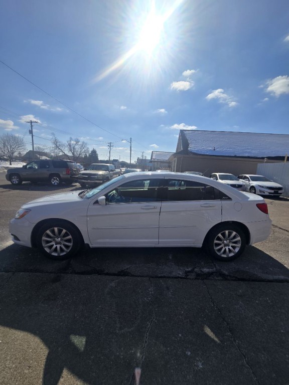 2012 Chrysler 200 Image 7