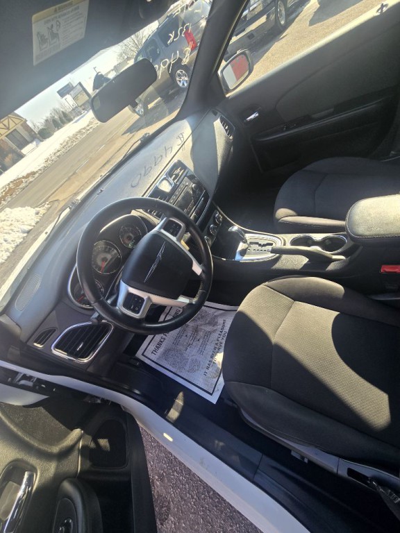 2012 Chrysler 200 Image 10