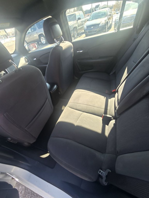 2012 Chrysler 200 Image 11