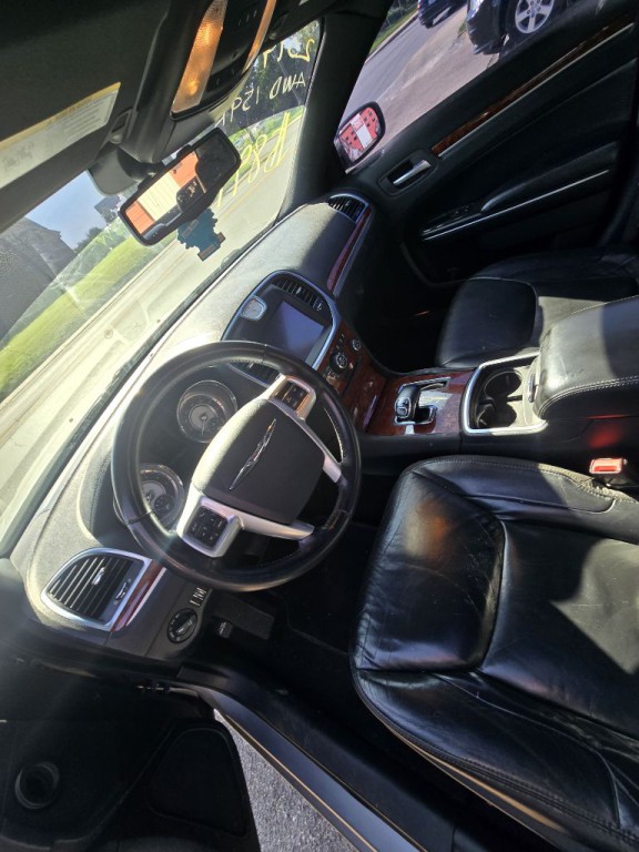 2014 Chrysler 300 Image 1