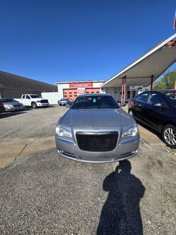 2014 Chrysler 300 Image 2