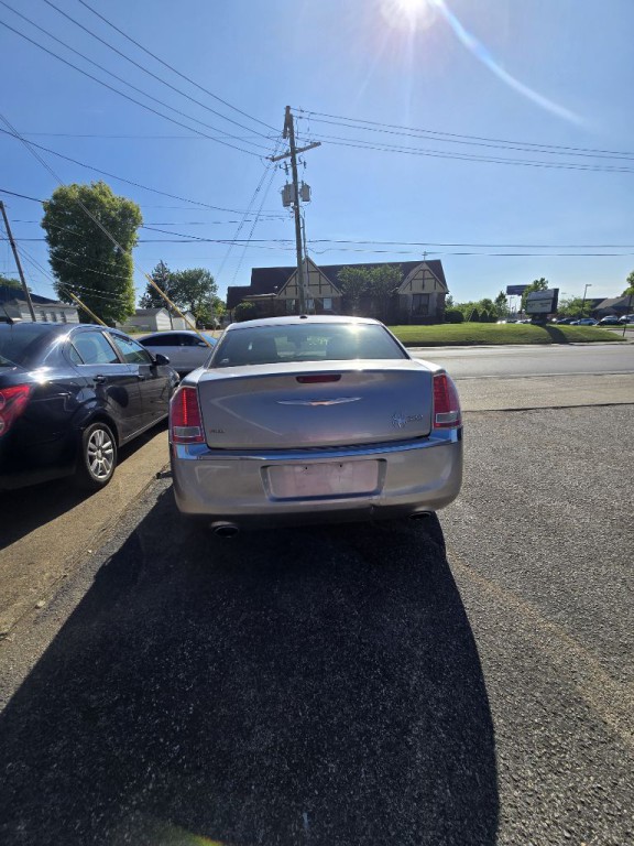 2014 Chrysler 300 Image 4