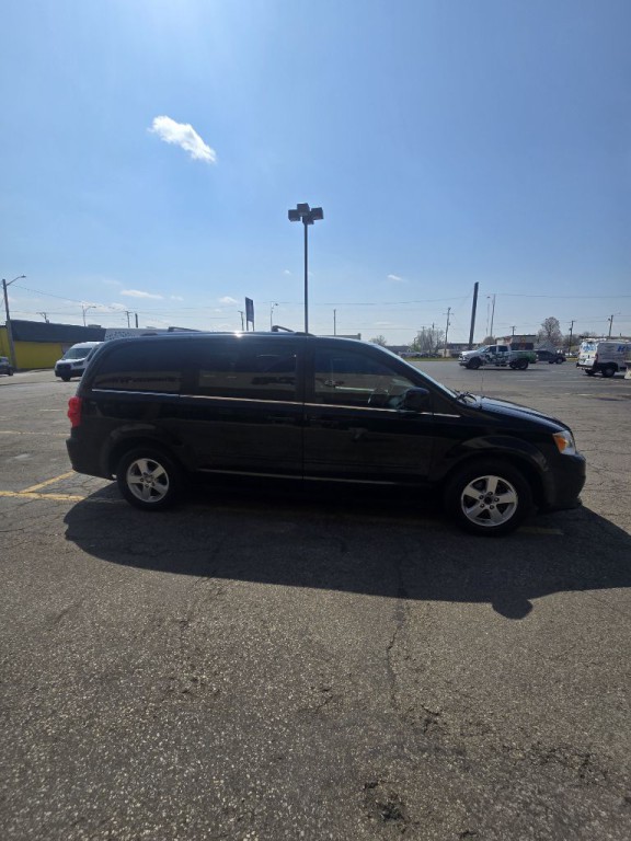 2011 Dodge Grand Caravan Image 1