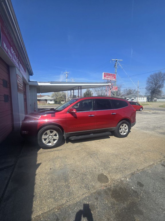 2012 Chevrolet Traverse Image 2