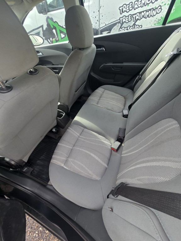 2015 Chevrolet Sonic Image 2