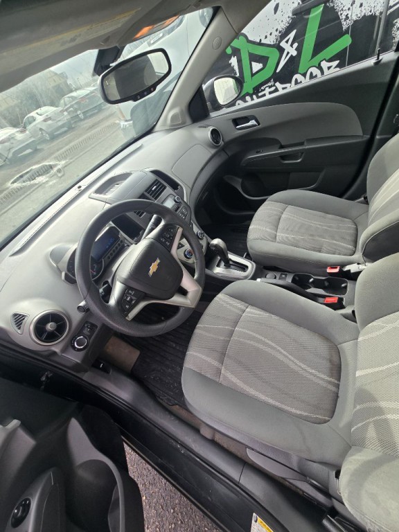2015 Chevrolet Sonic Image 3