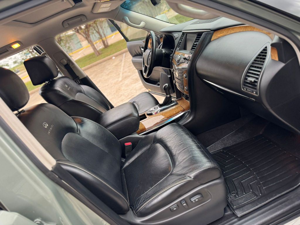 2012 INFINITI QX56 Image 16