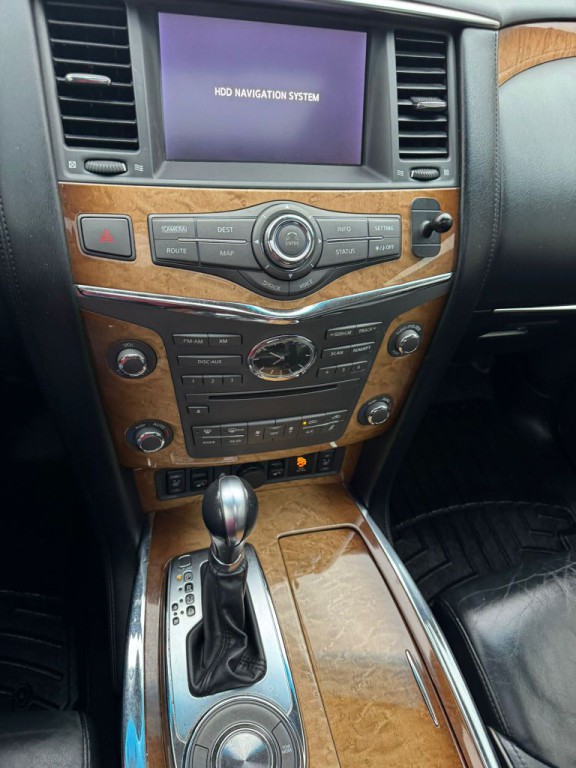 2012 INFINITI QX56 Image 18