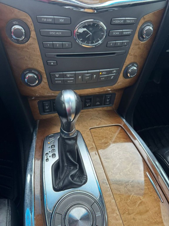 2012 INFINITI QX56 Image 21