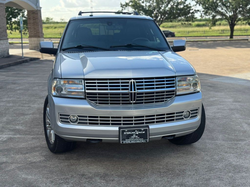 2014 Lincoln Navigator Image 2