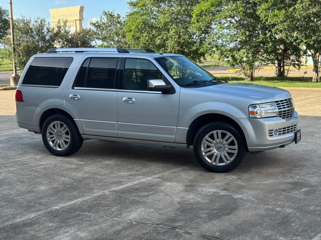 2014 Lincoln Navigator Image 3