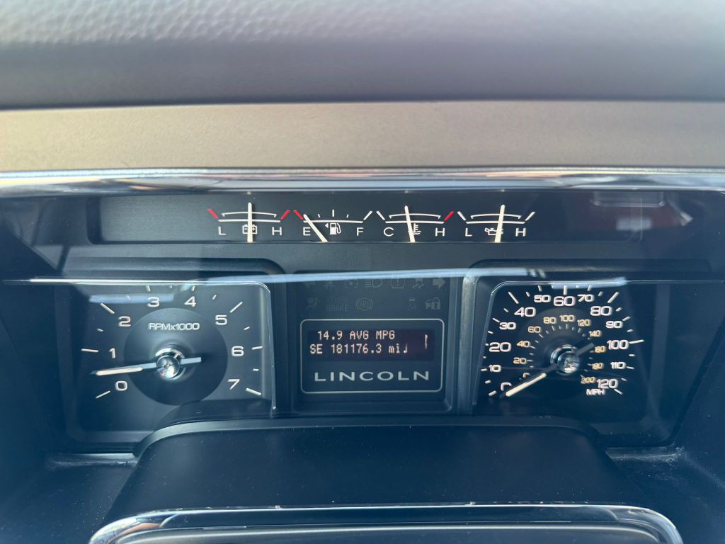 2014 Lincoln Navigator Image 18