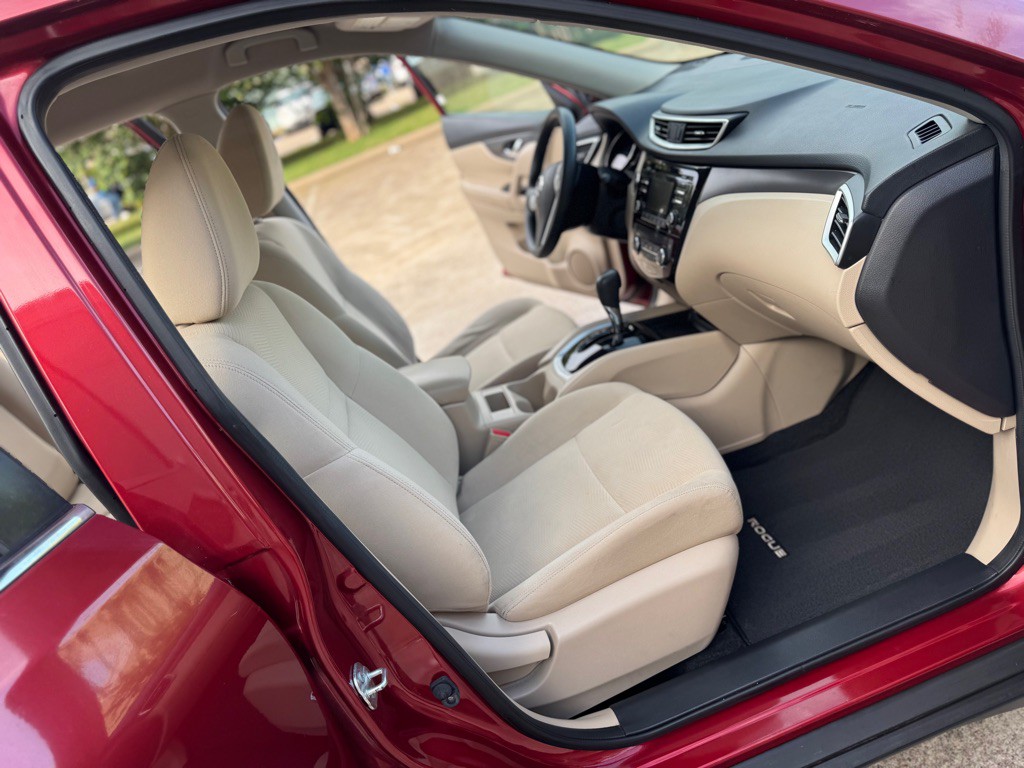 2016 Nissan Rogue Image 16