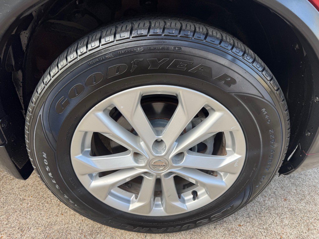 2016 Nissan Rogue Image 18