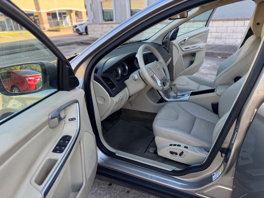2012 Volvo XC60 Image 11