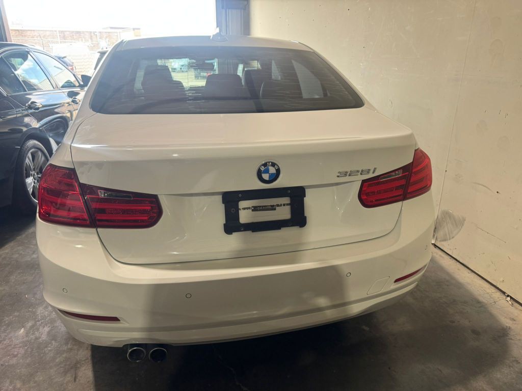 2014 BMW 3 Series Image 8