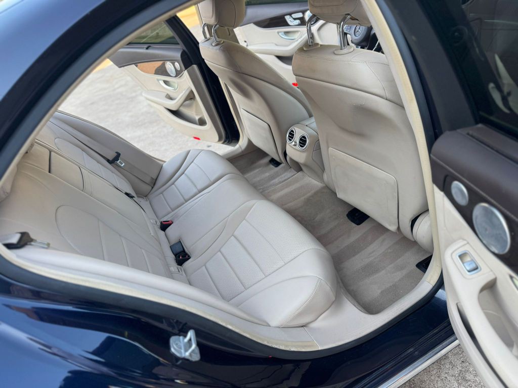 2015 Mercedes-Benz C-Class Image 17