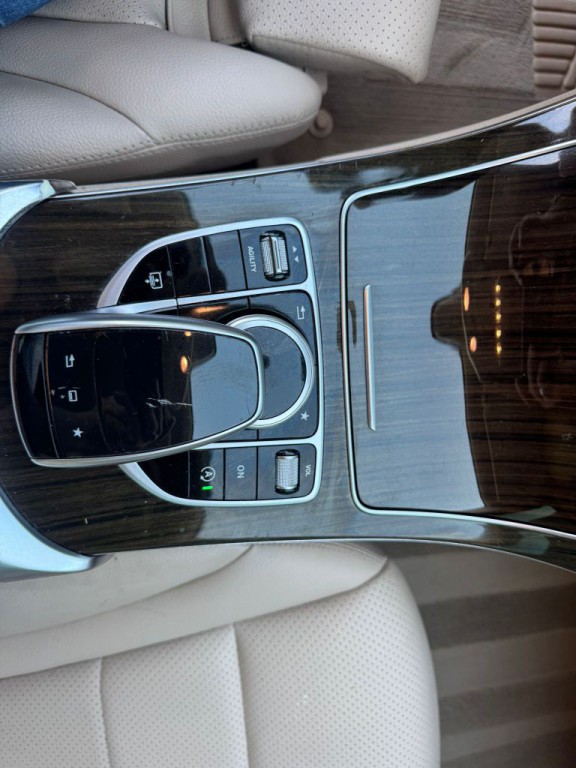 2015 Mercedes-Benz C-Class Image 18