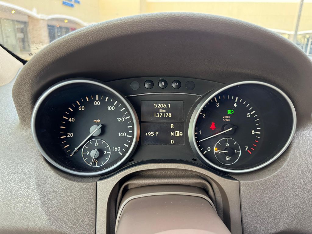 2011 Mercedes-Benz M-Class Image 23