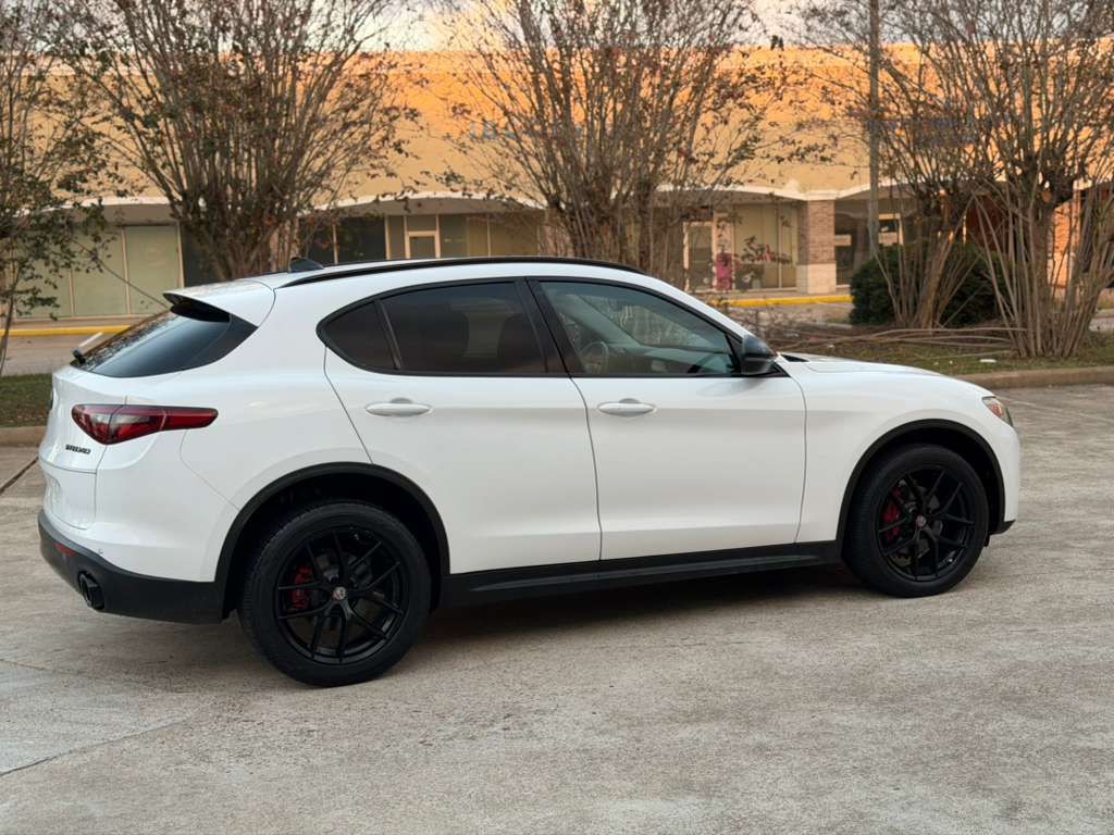 2018 Alfa Romeo Stelvio Image 3