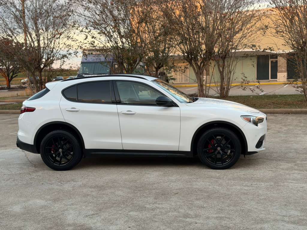 2018 Alfa Romeo Stelvio Image 4