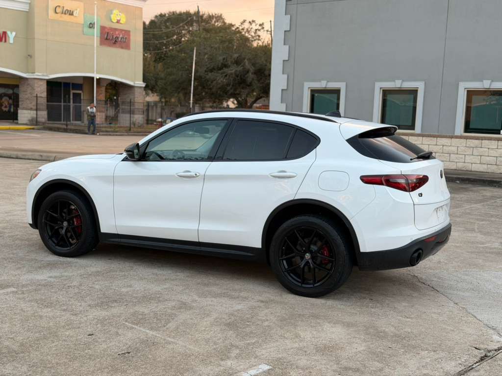2018 Alfa Romeo Stelvio Image 8