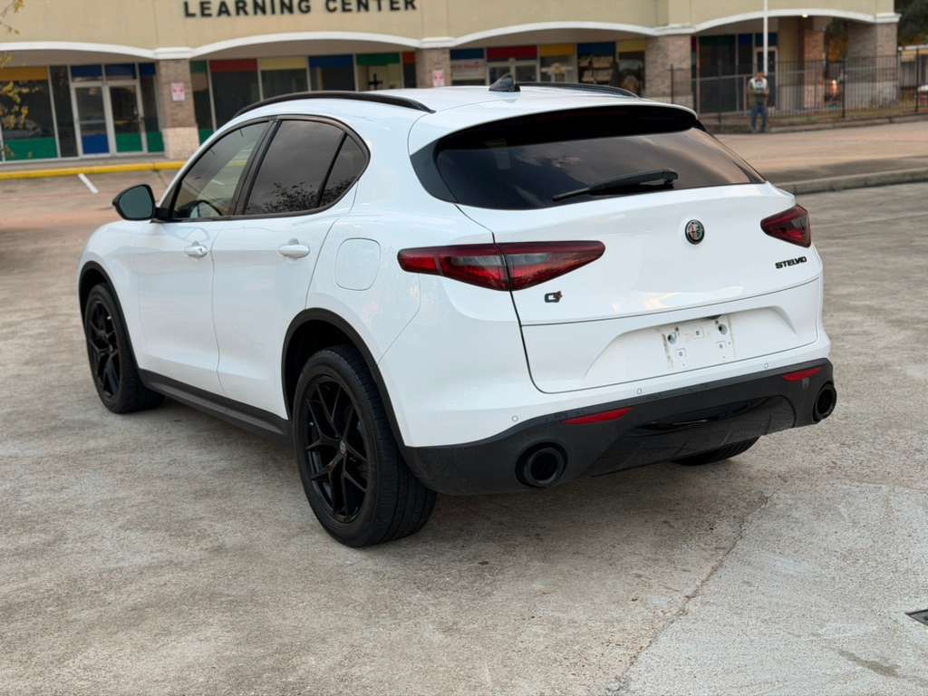 2018 Alfa Romeo Stelvio Image 9