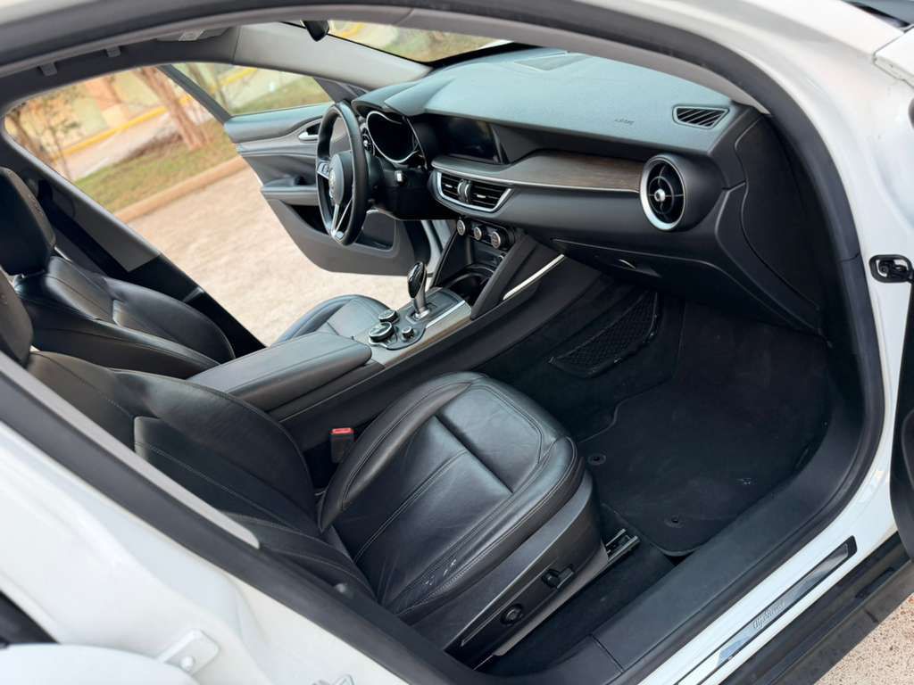 2018 Alfa Romeo Stelvio Image 10