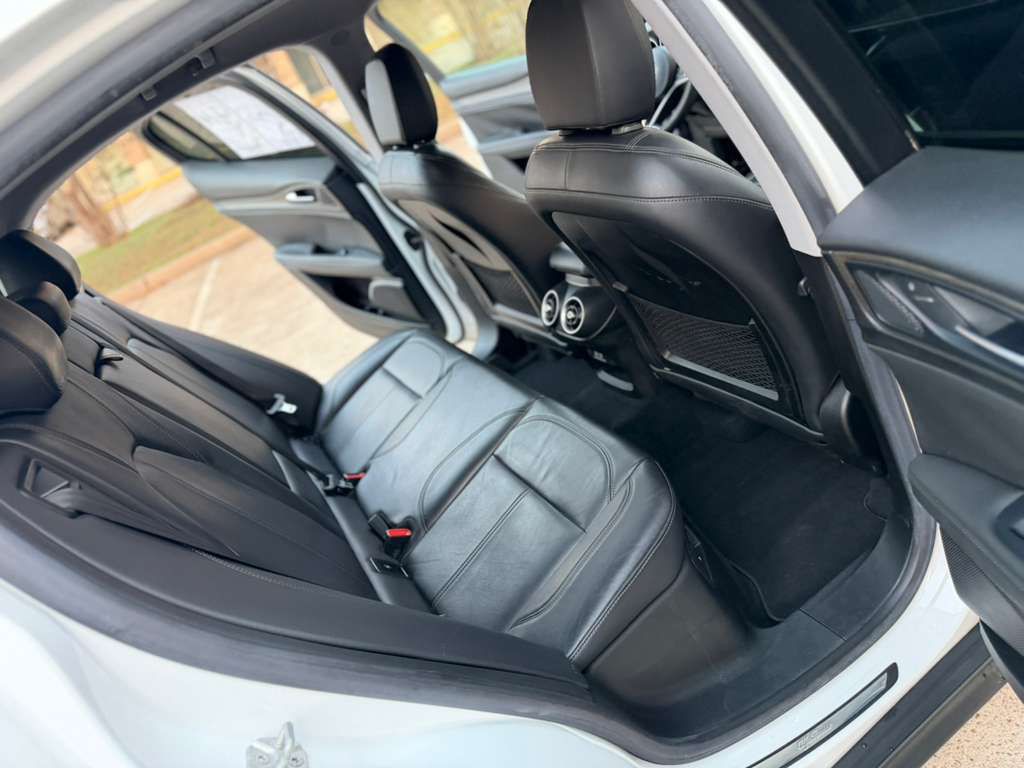 2018 Alfa Romeo Stelvio Image 11