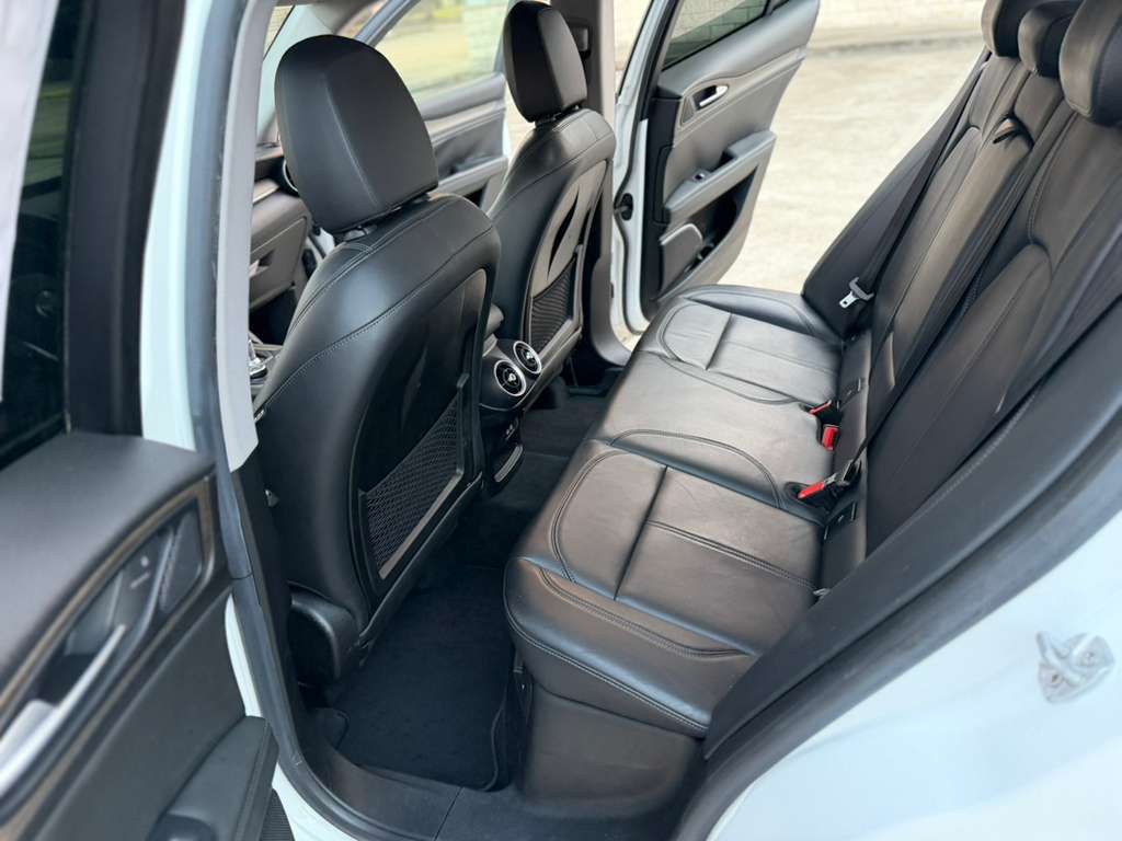 2018 Alfa Romeo Stelvio Image 13