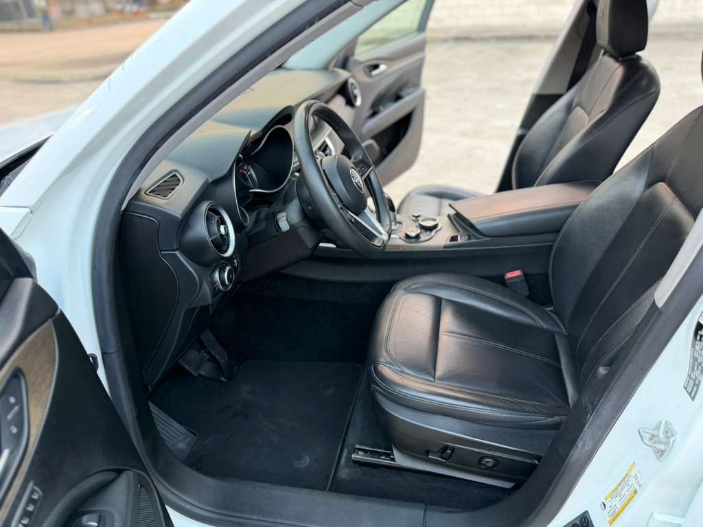 2018 Alfa Romeo Stelvio Image 14