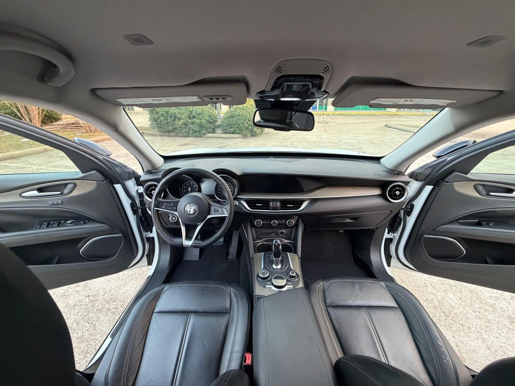 2018 Alfa Romeo Stelvio Image 17